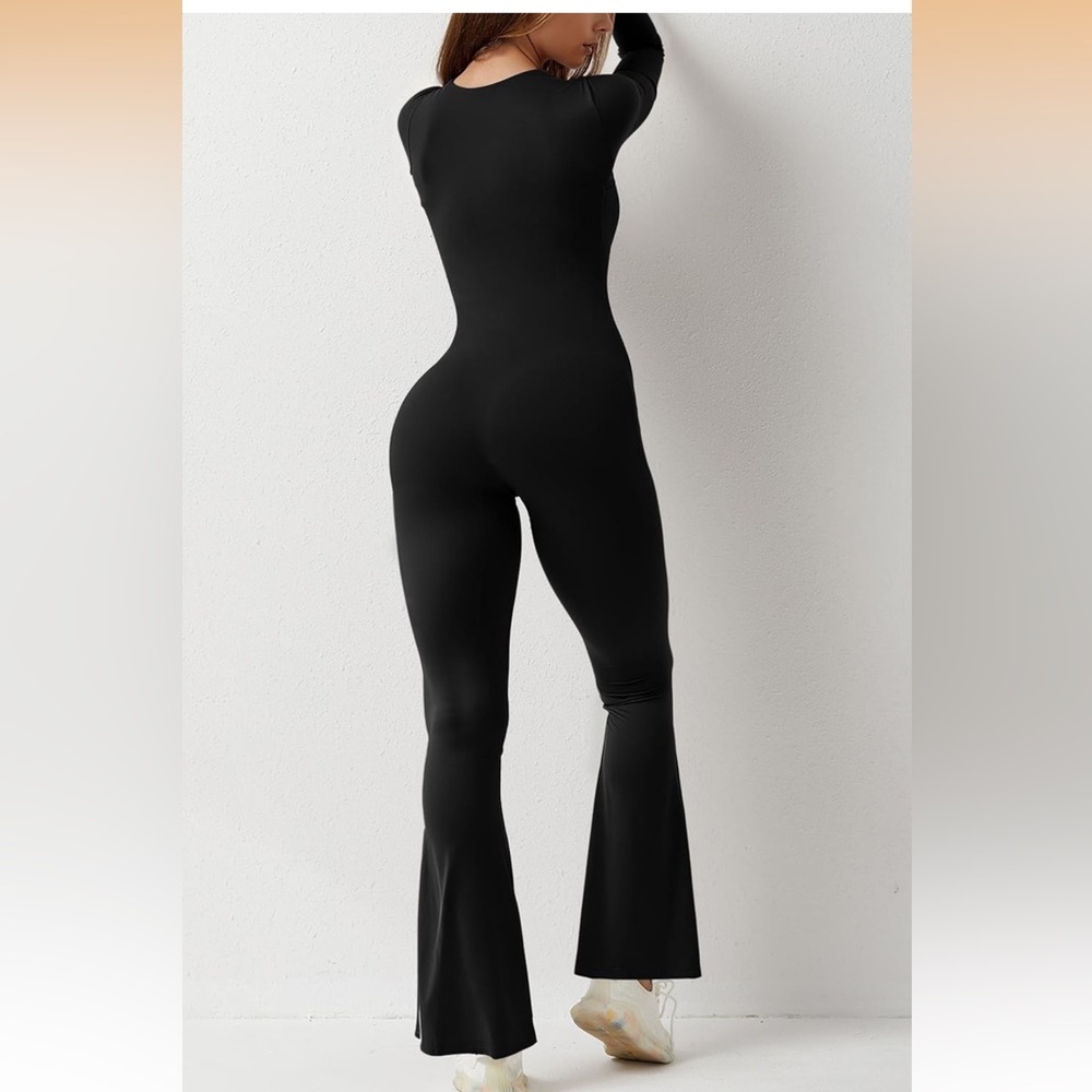 Black Long-Sleeve Fitted Jumpsuit - Women - Picture 2 of 4